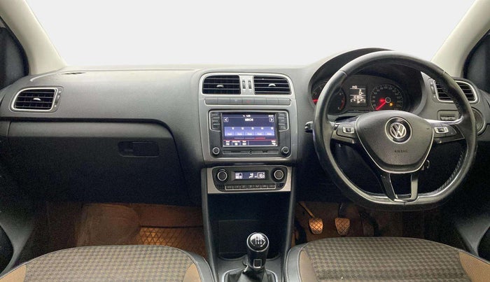 2018 Volkswagen Polo HIGHLINE PLUS 1.0 16 ALLOY, Petrol, Manual, 1,21,839 km, Dashboard