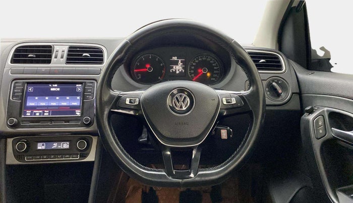 2018 Volkswagen Polo HIGHLINE PLUS 1.0 16 ALLOY, Petrol, Manual, 1,21,839 km, Steering Wheel Close Up