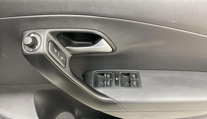 2018 Volkswagen Polo HIGHLINE PLUS 1.0 16 ALLOY, Petrol, Manual, 1,21,839 km, Driver Side Door Panels Control