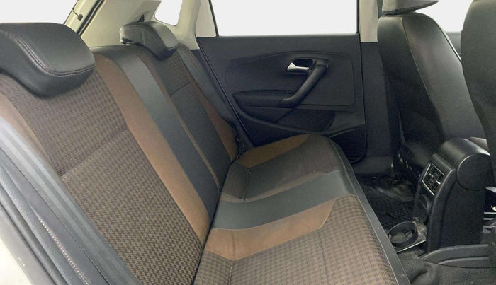 2018 Volkswagen Polo HIGHLINE PLUS 1.0 16 ALLOY, Petrol, Manual, 1,21,839 km, Right Side Rear Door Cabin