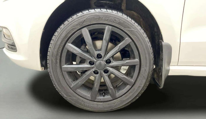 2018 Volkswagen Polo HIGHLINE PLUS 1.0 16 ALLOY, Petrol, Manual, 1,21,839 km, Left Front Wheel