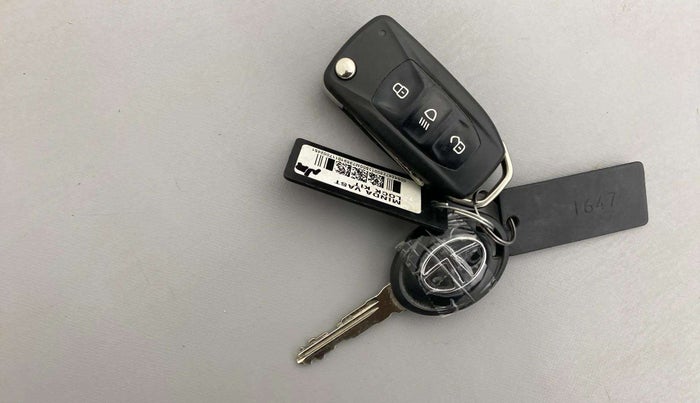 2017 Tata Tiago XZ PETROL, Petrol, Manual, 58,129 km, Key Close Up