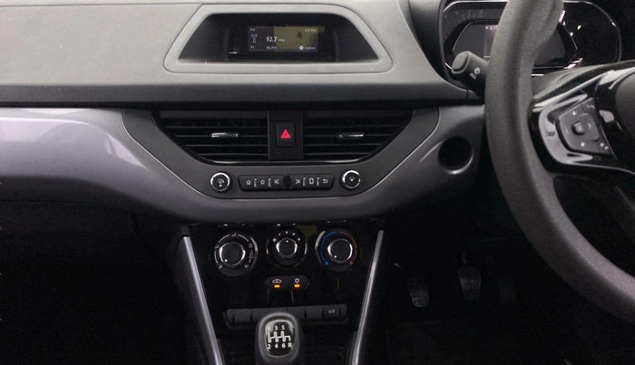2022 Tata NEXON XM SUNROOF PETROL, Petrol, Manual, 17,777 km, Air Conditioner