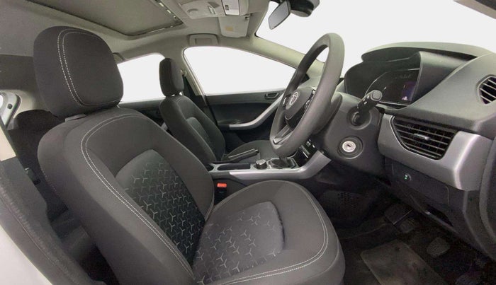 2022 Tata NEXON XM SUNROOF PETROL, Petrol, Manual, 17,777 km, Right Side Front Door Cabin