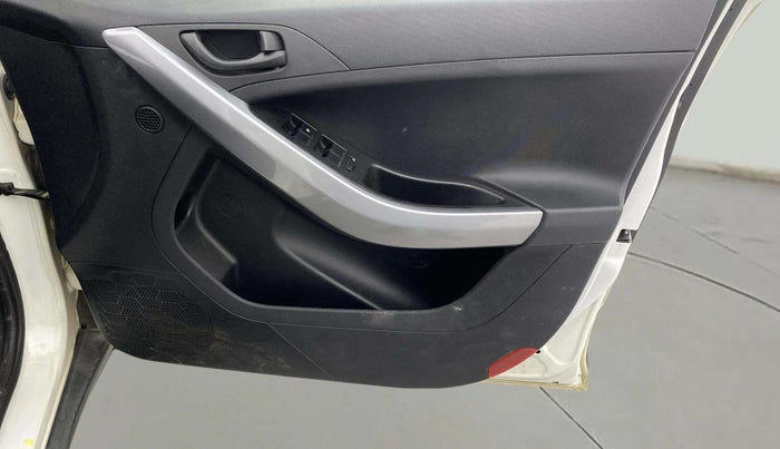 2022 Tata NEXON XM SUNROOF PETROL, Petrol, Manual, 17,777 km, Driver Side Door Panels Control