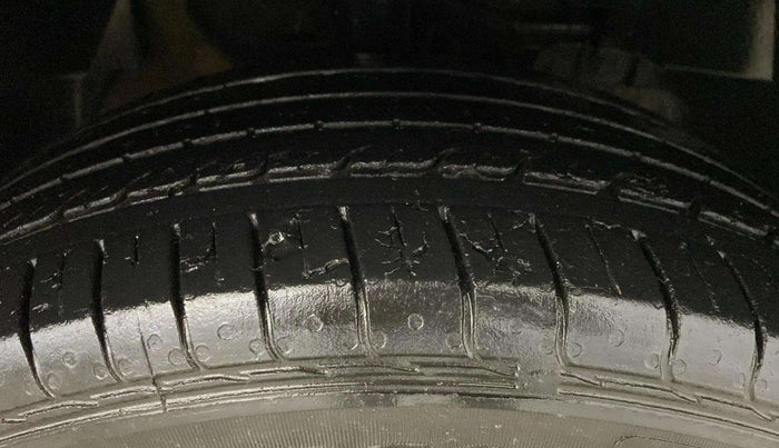 2021 Tata NEXON XMA SUNROOF PETROL, Petrol, Automatic, 43,297 km, Right Front Tyre Tread