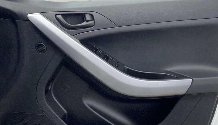 2021 Tata NEXON XMA SUNROOF PETROL, Petrol, Automatic, 43,297 km, Driver Side Door Panels Control