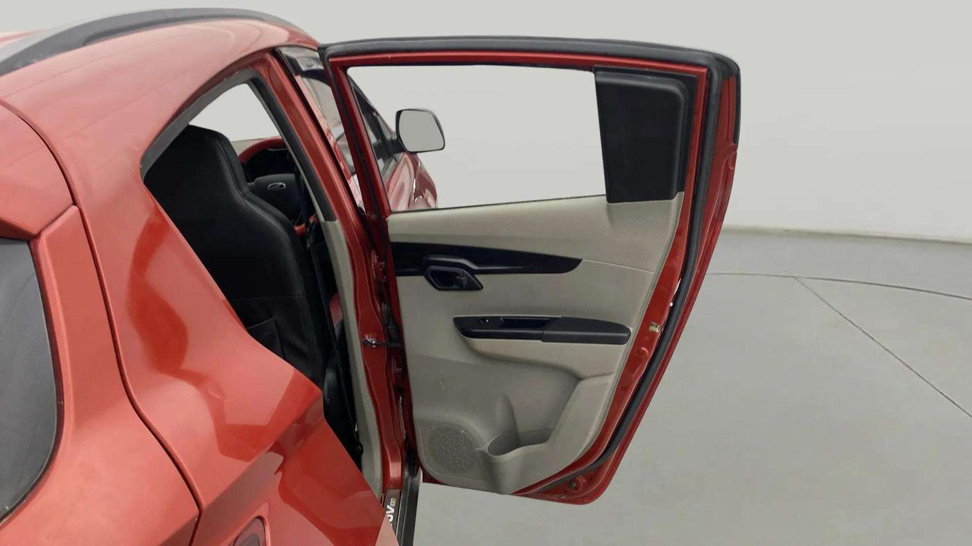 2016 Mahindra Kuv100 K4 6 STR, Petrol, Manual, 45,796 km, RHS Rear Door