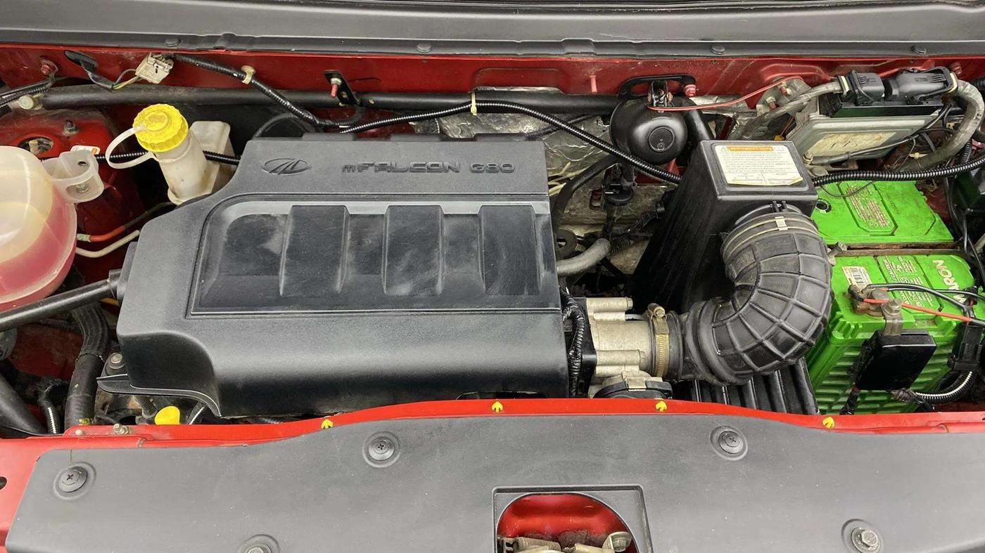 2016 Mahindra Kuv100 K4 6 STR, Petrol, Manual, 45,796 km, Engine View