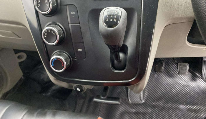 2016 Mahindra Kuv100 K4 6 STR, Petrol, Manual, 45,796 km, Gear Lever
