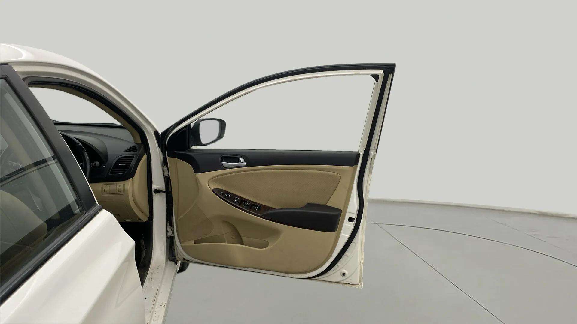 RHS-Front-Door-Open-32