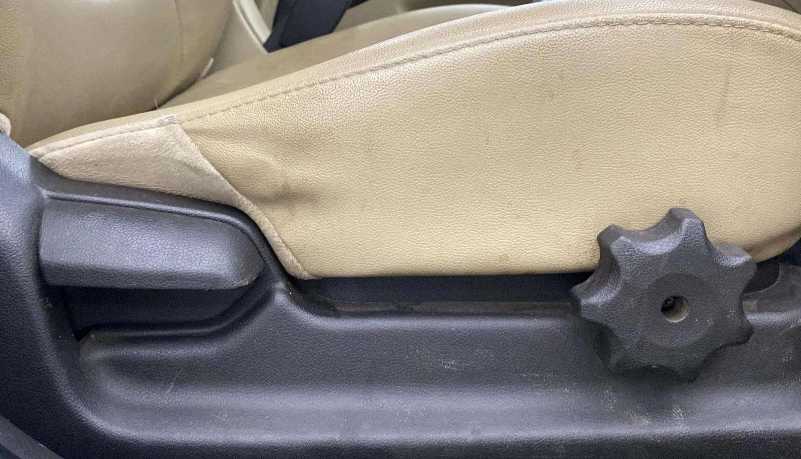 Driver-side-adjustment-panel-40