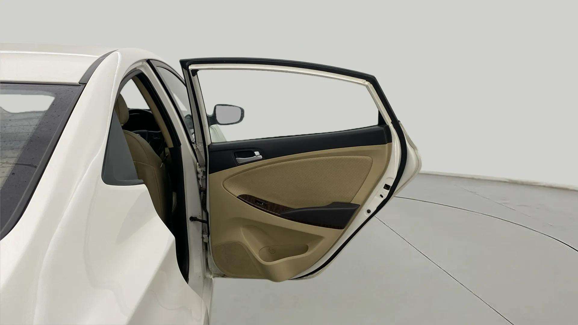 RHS-Rear-Door-Open-33