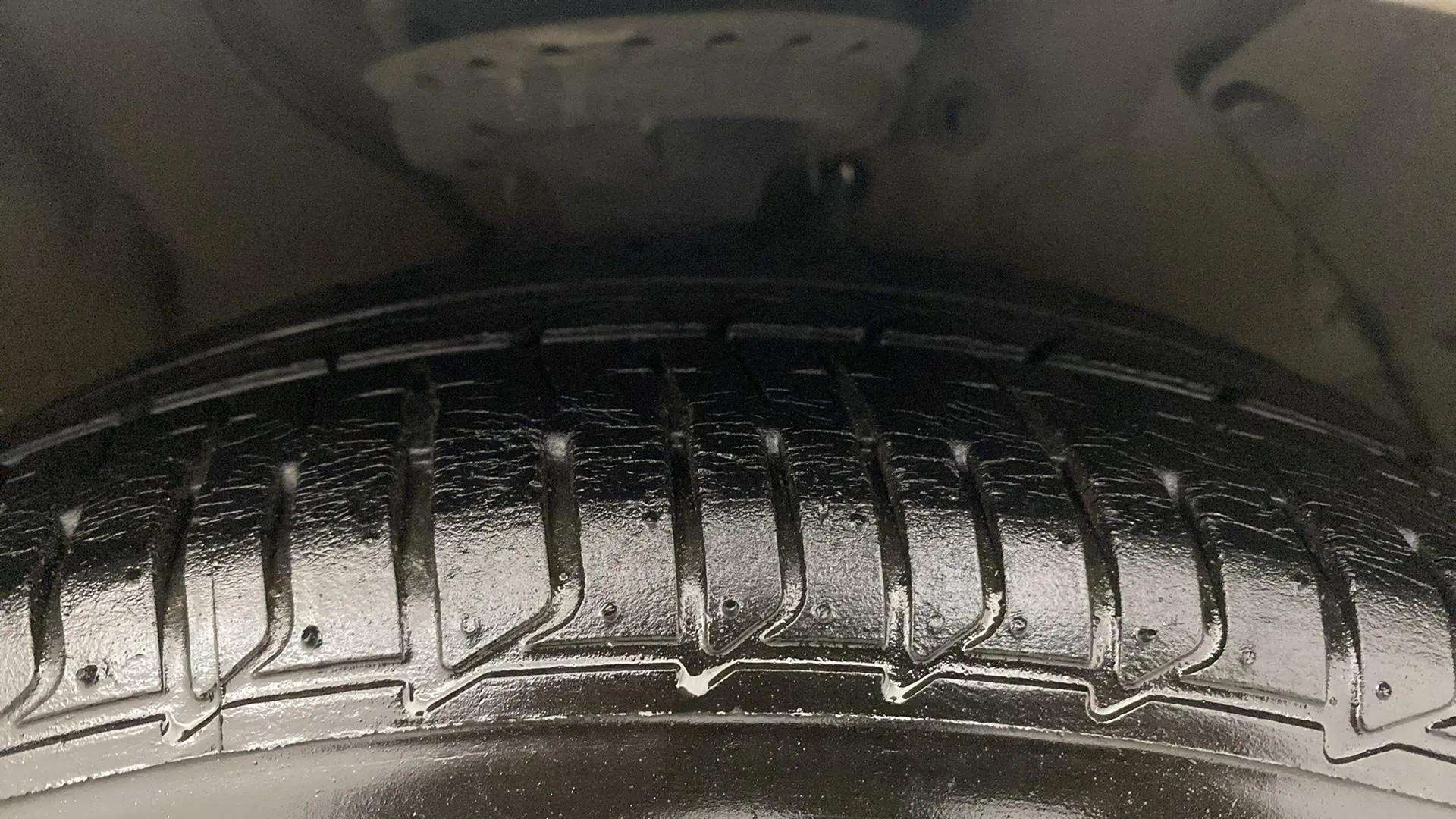 RHS-Front-Tyre-Tread-18