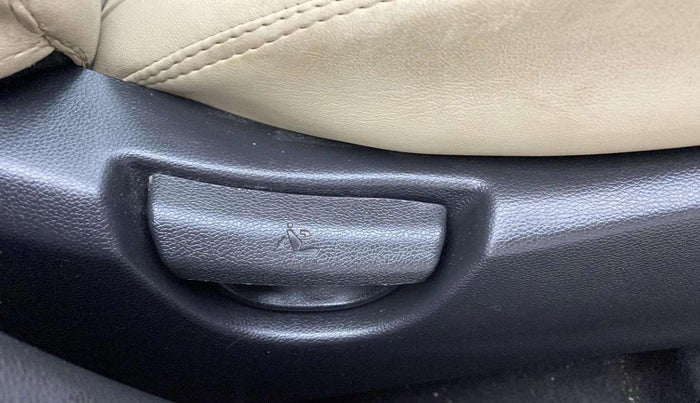 2019 Hyundai Grand i10 SPORTZ AT 1.2 KAPPA VTVT, Petrol, Automatic, 25,008 km, Driver Side Adjustment Panel