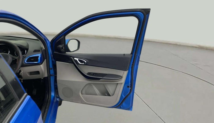 2018 Tata Tiago XZ PLUS DUAL TONE PETROL, Petrol, Manual, 80,120 km, RHS Front Door