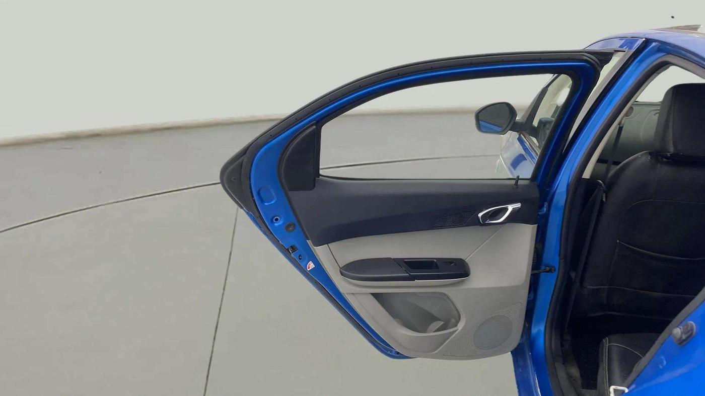 2018 Tata Tiago XZ PLUS DUAL TONE PETROL, Petrol, Manual, 80,120 km, LHS Rear Door