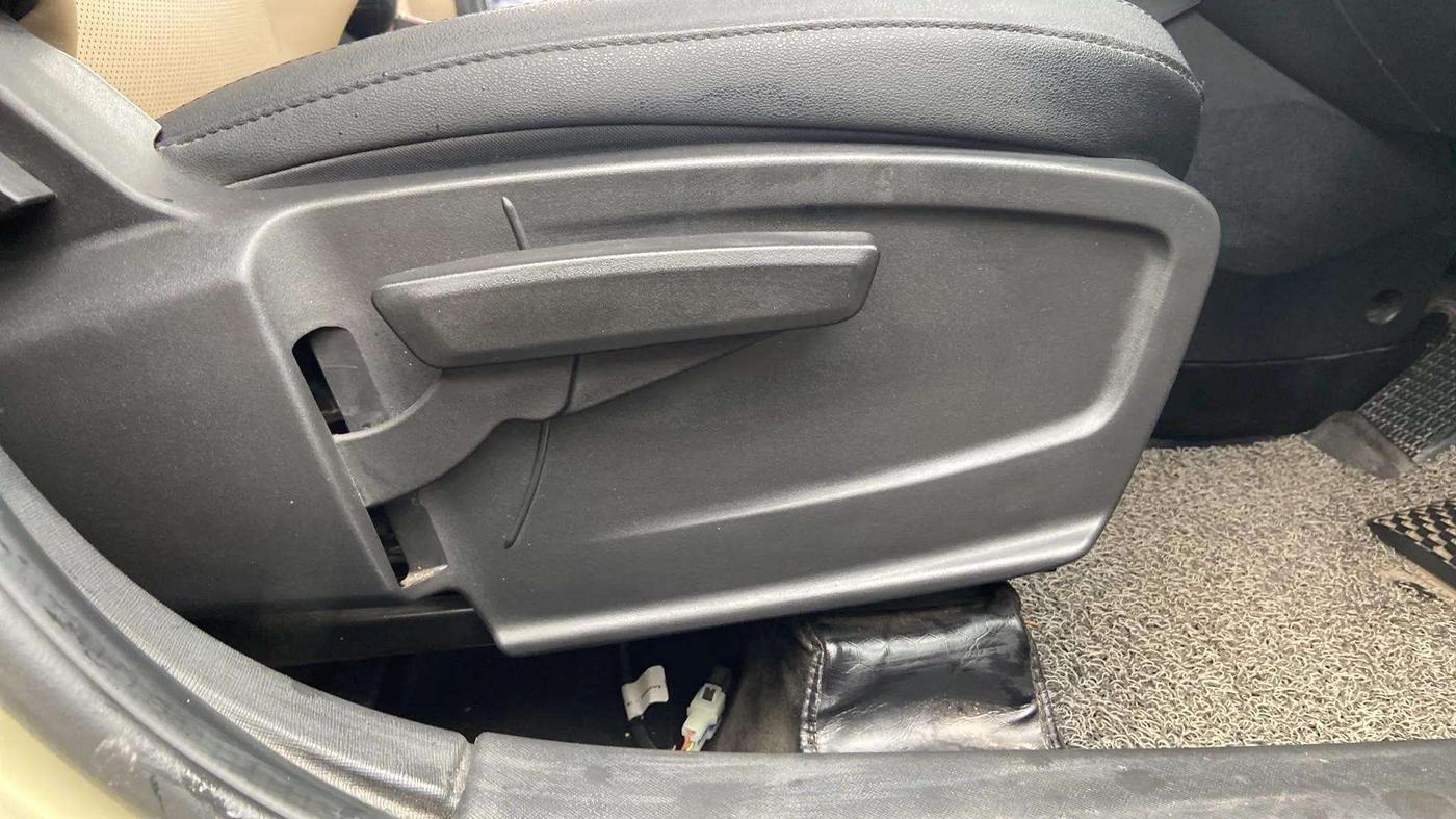 2022 Tata PUNCH CREATIVE 1.2 AMT KAZIRANGA EDITION , Petrol, Automatic, 17,638 km, Driver Side Adjustment Panel