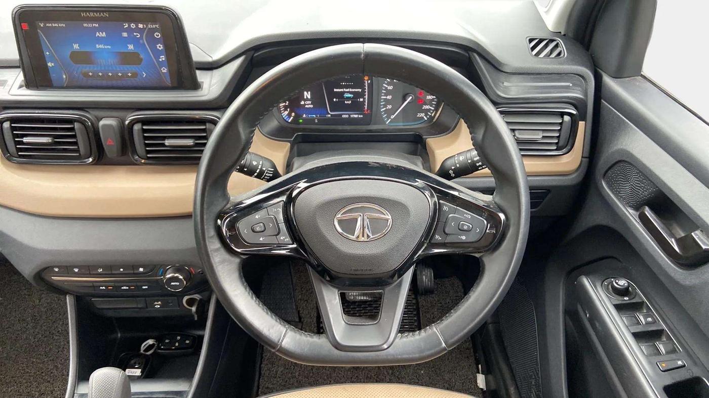 2022 Tata PUNCH CREATIVE 1.2 AMT KAZIRANGA EDITION , Petrol, Automatic, 17,638 km, Steering Wheel Close Up
