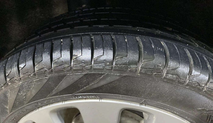 2018 Maruti Baleno ZETA PETROL 1.2, Petrol, Manual, 49,174 km, Left Front Tyre Tread