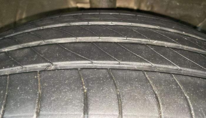 2018 Hyundai Creta E PLUS 1.6 PETROL, Petrol, Manual, 73,825 km, Right Front Tyre Tread