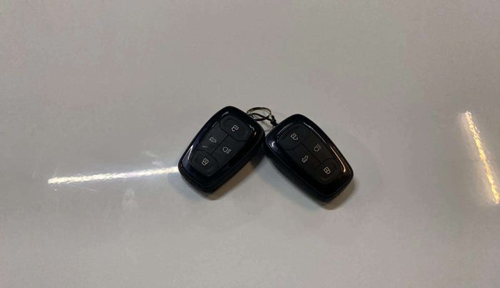 2022 Tata NEXON XZ PLUS (HS) PETROL, Petrol, Manual, 35,912 km, Key Close Up