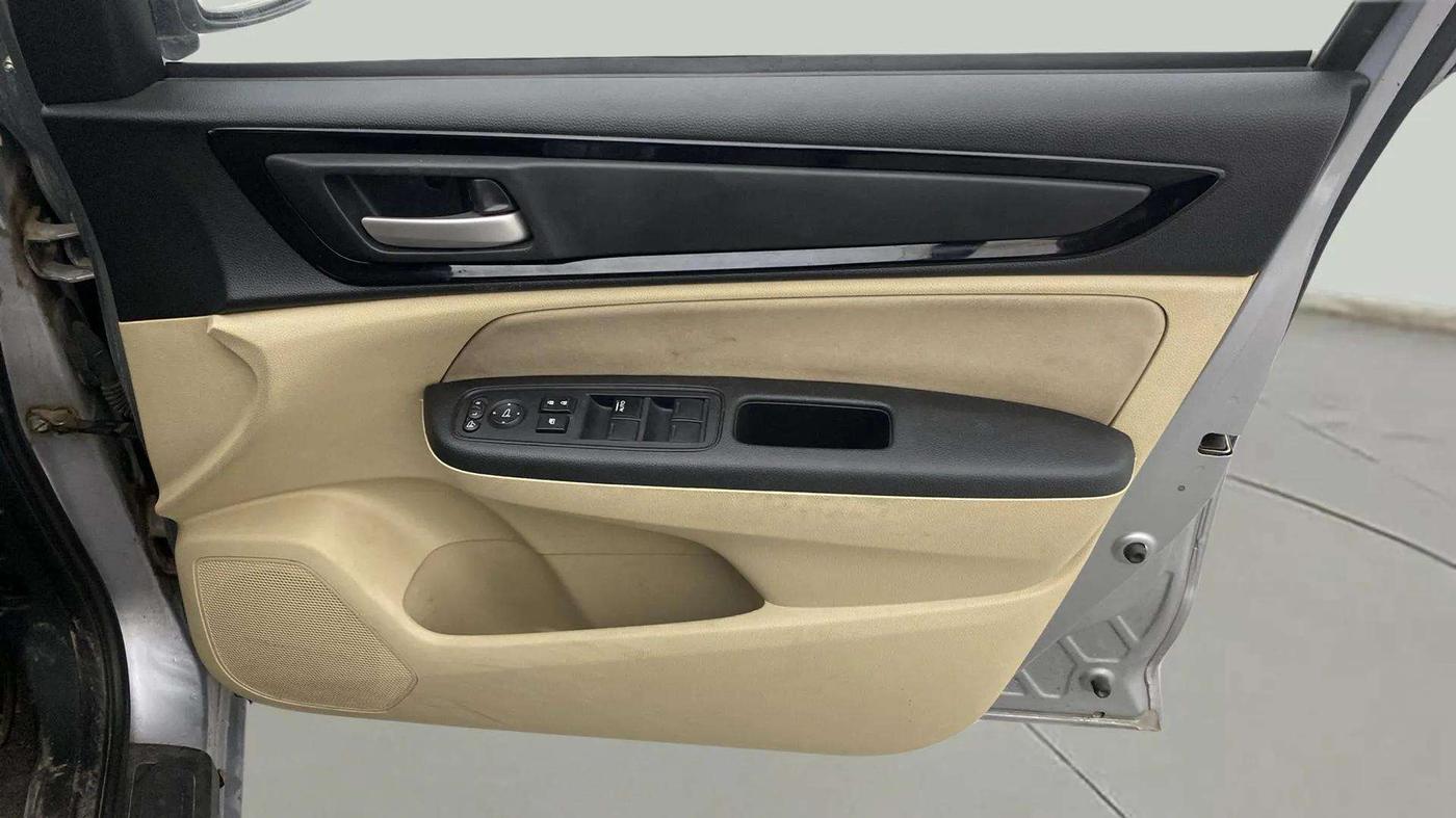 2021 Honda Amaze 1.2L I-VTEC S, Petrol, Manual, 28,276 km, Driver Side Door Panels Control