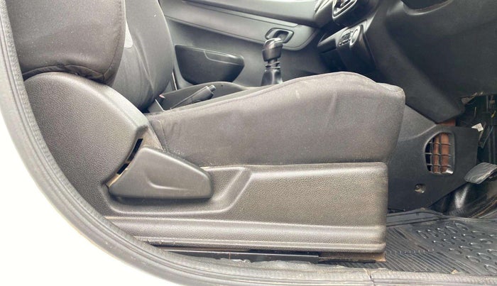 2017 Renault Kwid RXT 1.0, Petrol, Manual, 54,719 km, Driver Side Adjustment Panel