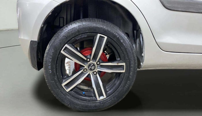 2015 Maruti Swift LXI (O), Petrol, Manual, 53,947 km, Right Rear Wheel