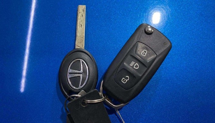 2018 Tata NEXON XM PETROL, Petrol, Manual, 12,181 km, Key Close Up