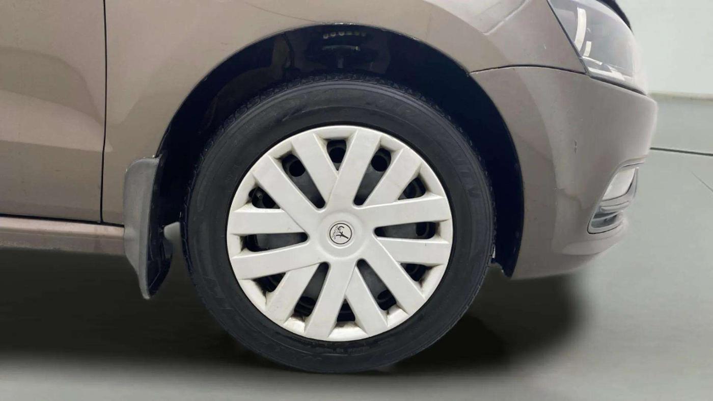 2017 Volkswagen Polo COMFORTLINE 1.2L, Petrol, Manual, 59,540 km, Right Front Wheel