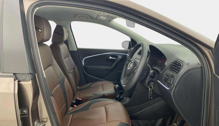 2017 Volkswagen Polo COMFORTLINE 1.2L, Petrol, Manual, 59,540 km, Right Side Front Door Cabin
