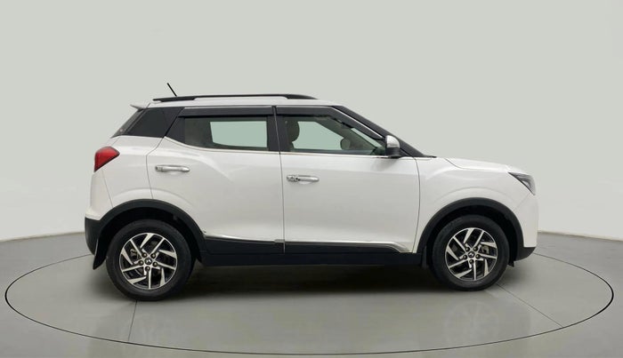 2023 Mahindra XUV300 W8 (O) 1.5 DIESEL, Diesel, Manual, 27,791 km, Right Side View