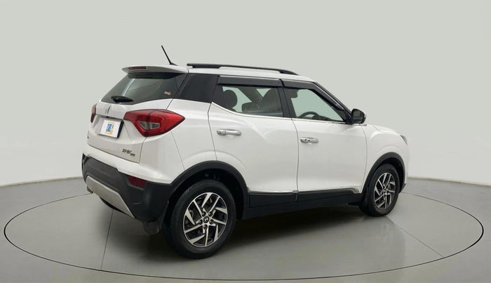 2023 Mahindra XUV300 W8 (O) 1.5 DIESEL, Diesel, Manual, 27,791 km, Right Back Diagonal