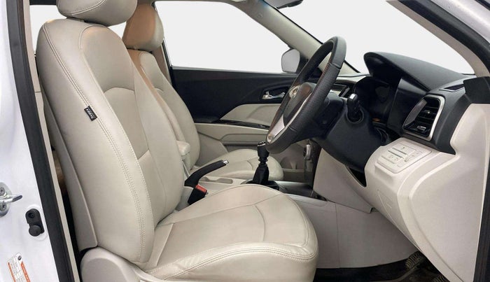 2023 Mahindra XUV300 W8 (O) 1.5 DIESEL, Diesel, Manual, 27,791 km, Right Side Front Door Cabin