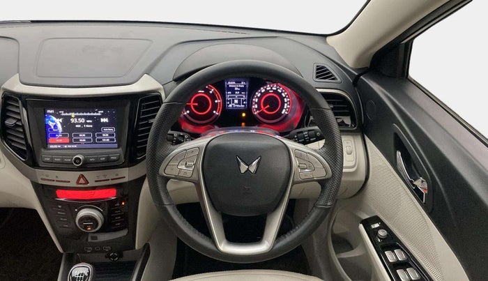 2023 Mahindra XUV300 W8 (O) 1.5 DIESEL, Diesel, Manual, 27,791 km, Steering Wheel Close Up