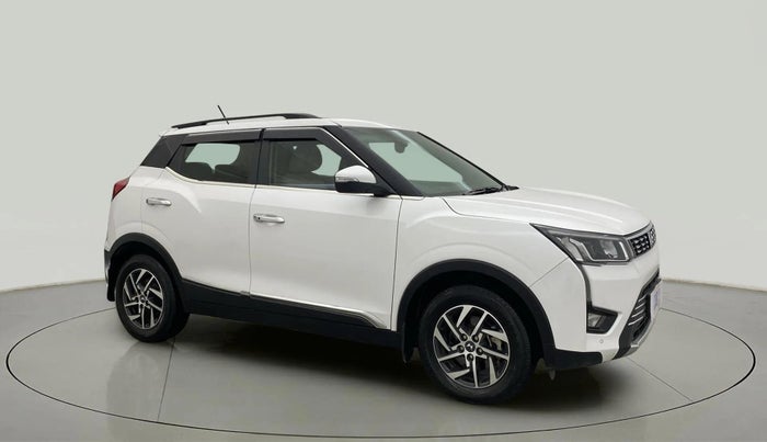 2023 Mahindra XUV300 W8 (O) 1.5 DIESEL, Diesel, Manual, 27,791 km, Right Front Diagonal