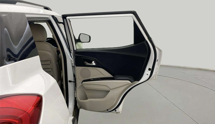 2023 Mahindra XUV300 W8 (O) 1.5 DIESEL, Diesel, Manual, 27,791 km, RHS Rear Door