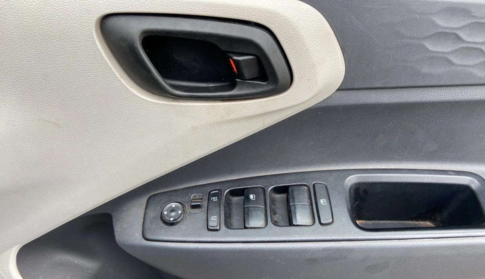 2022 Hyundai AURA S 1.2 CNG, CNG, Manual, 74,245 km, Driver Side Door Panels Control