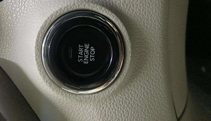 2023 Mahindra XUV300 W8 (O) 1.2 PETROL, Petrol, Manual, 11,292 km, Keyless Start/ Stop Button