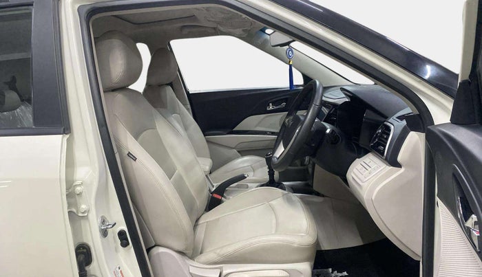 2023 Mahindra XUV300 W8 (O) 1.2 PETROL, Petrol, Manual, 11,292 km, Right Side Front Door Cabin