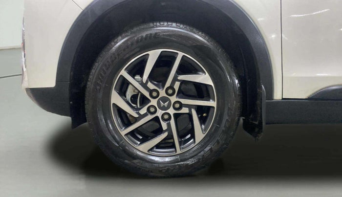 2023 Mahindra XUV300 W8 (O) 1.2 PETROL, Petrol, Manual, 11,292 km, Left Front Wheel