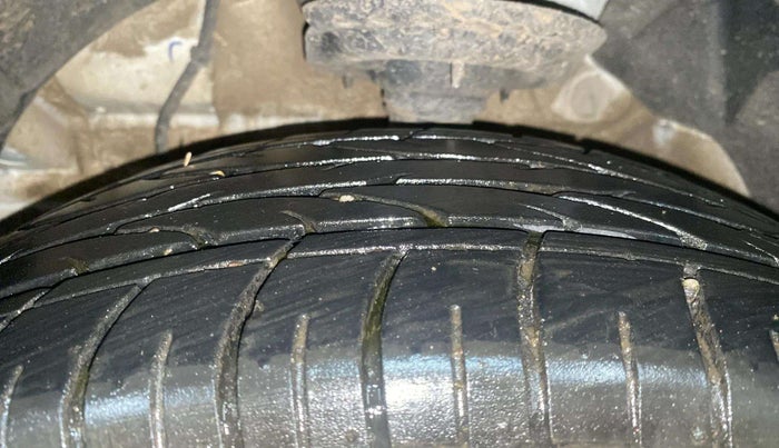 2023 Mahindra XUV300 W8 (O) 1.2 PETROL, Petrol, Manual, 11,292 km, Left Front Tyre Tread