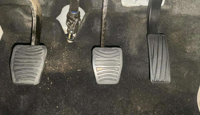 2023 Mahindra XUV300 W8 (O) 1.2 PETROL, Petrol, Manual, 11,292 km, Pedals