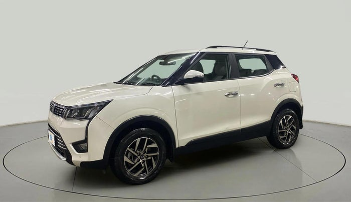 2023 Mahindra XUV300 W8 (O) 1.2 PETROL, Petrol, Manual, 11,292 km, Left Front Diagonal