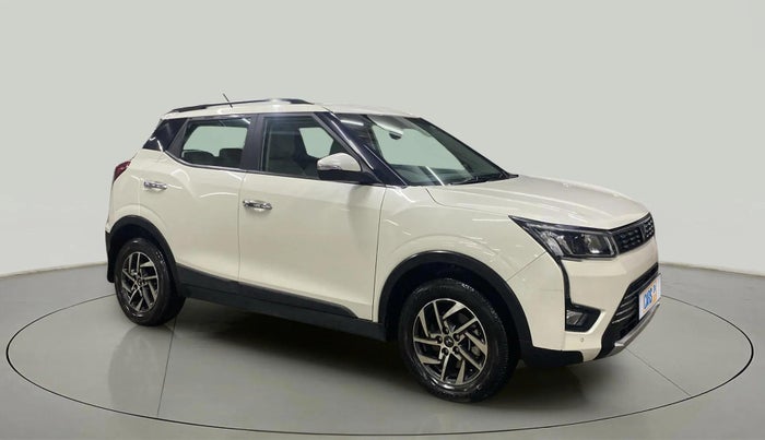 2023 Mahindra XUV300 W8 (O) 1.2 PETROL, Petrol, Manual, 11,292 km, Right Front Diagonal