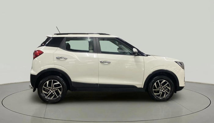 2023 Mahindra XUV300 W8 (O) 1.2 PETROL, Petrol, Manual, 11,292 km, Right Side View