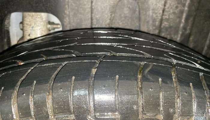 2023 Mahindra XUV300 W8 (O) 1.2 PETROL, Petrol, Manual, 11,292 km, Left Rear Tyre Tread