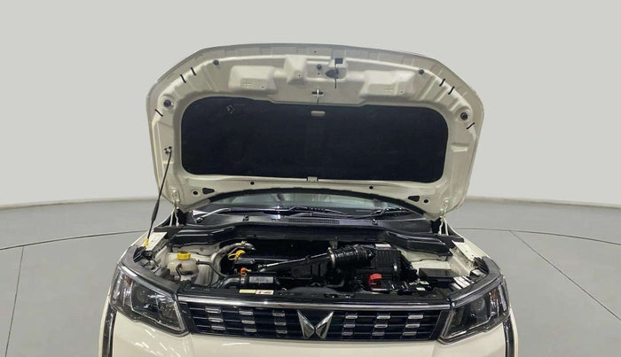 2023 Mahindra XUV300 W8 (O) 1.2 PETROL, Petrol, Manual, 11,292 km, Open Bonet
