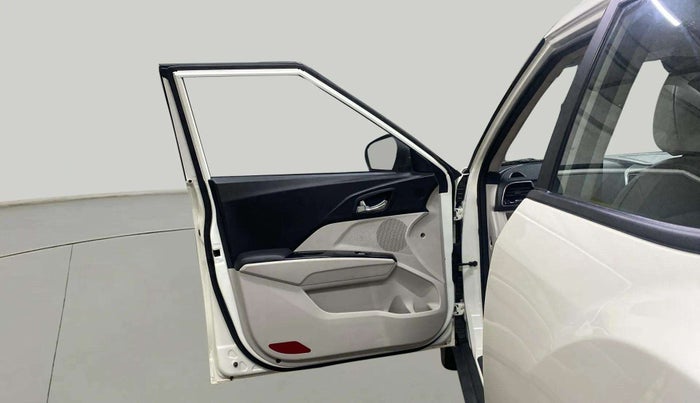 2023 Mahindra XUV300 W8 (O) 1.2 PETROL, Petrol, Manual, 11,292 km, LHS Front Door